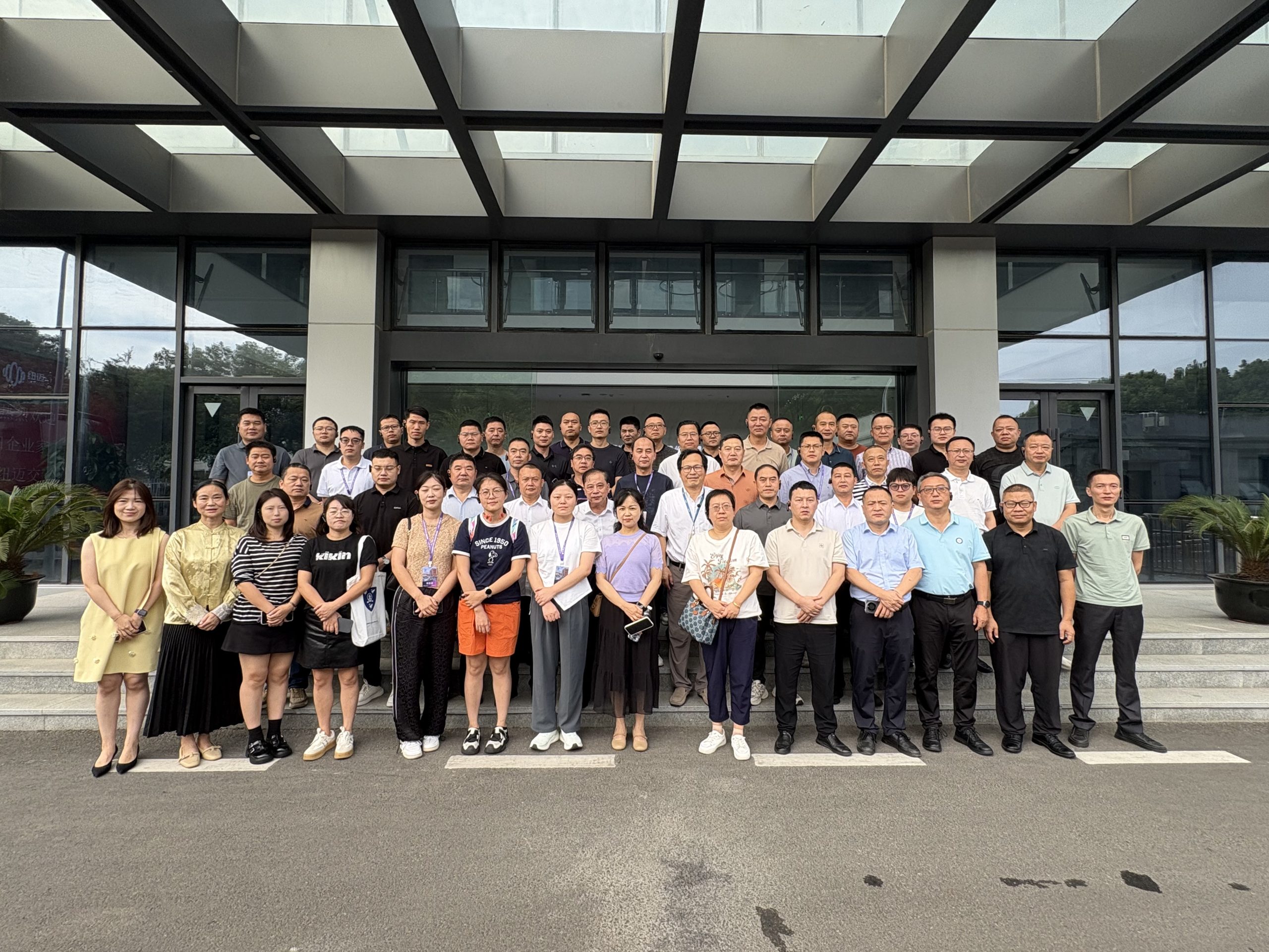 专精特新企业家代表团走进星空官方网页版